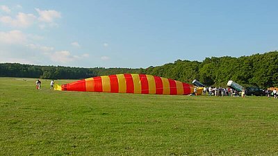 <p>Sommerfest mit abendlichen Rundfahrten im Heißluftballon</p>